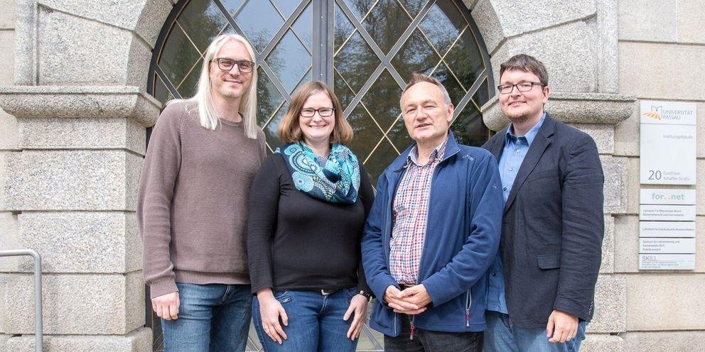 Zu sehen sind der ZLF-Geschäftsführer, der Leiter vom Praktikumsamt für Grund- und Mittelschulen und zwei Mitarbeiter vom ZLF, die Studiengangskoordinatoren Lehramt.