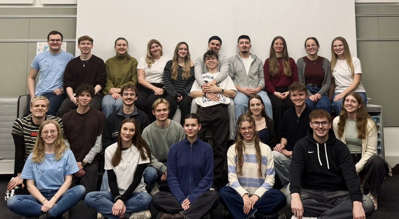 Hier sehen sie das aktuelle Team der StuVeLa. Weitere Informationen zu allen Mitgliedern finden Sie auf unserer Team-Seite!