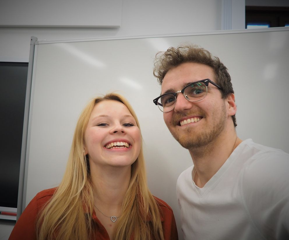 Zu sehen ist die Leitung der StuVeLA (Studierendenvertretung Lehramt): Stephan Kempf und Synthia Müller.