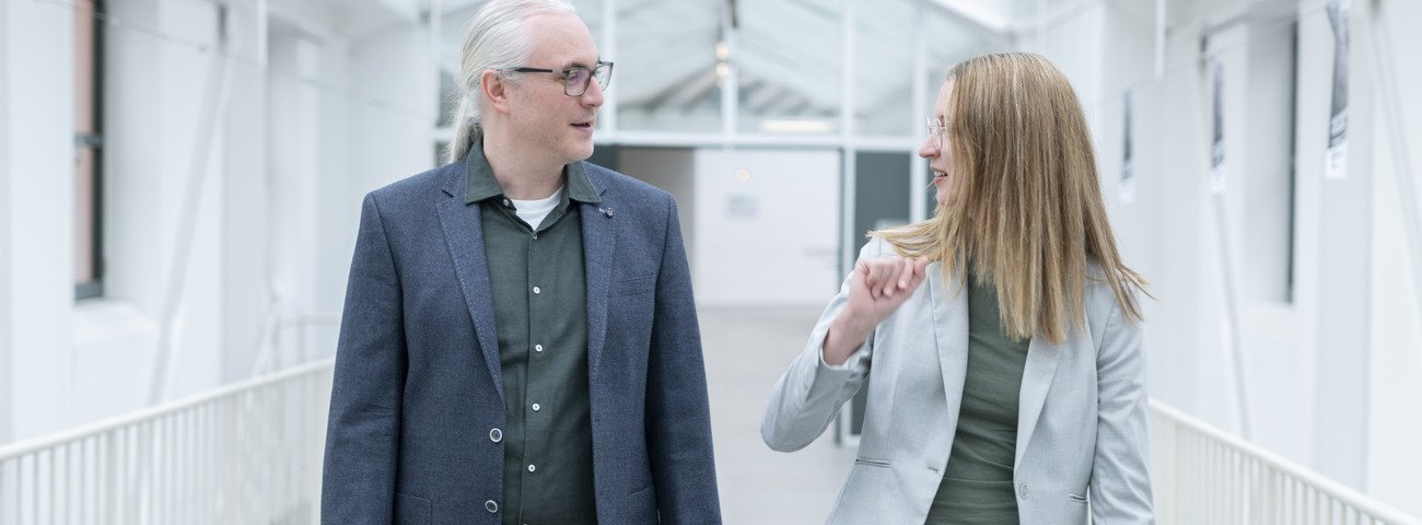 Gesch&auml;ftsf&uuml;hrung des ZLF unterh&auml;lt sich