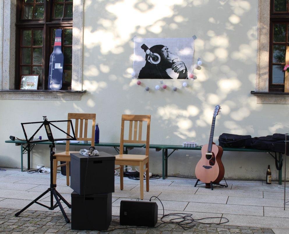 Grillfest im Innenhof vom Nikolakloster (Bühne)