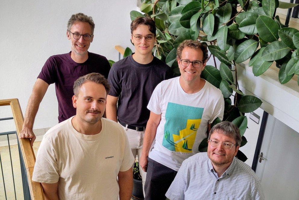 Der neu aufgestellte BNE-Bereich am ZLF der Universität Passau: (v.l.) Prof. Dr. Andreas Eberth (Leiter), Alex Funk (abgeordnete Lehrkraft), Niklas Weinzierl (FÖJ), Michael Fuchs (abgeordnete Lehrkraft), Florian Stelzer (stellvertretender Leiter); Foto: Luise Kwak