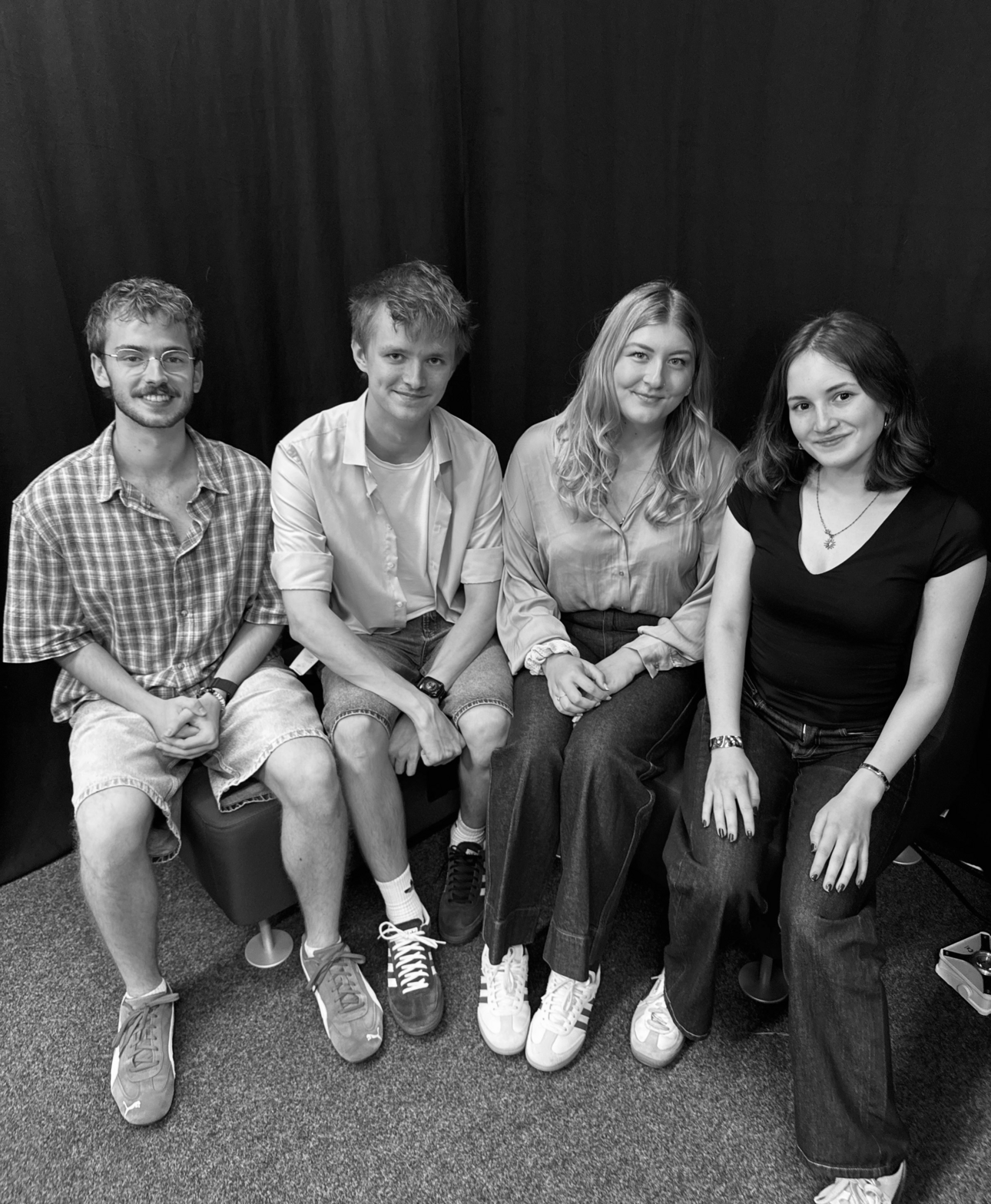 Hier sehen sie die aktuelle Leitung der StuVeLa. Von links: Lukas Geiger (3. Leitung, Lehramt Realschule) Justin Geier (4. Leitung, Lehramt Gymnasium) Nina Ziegleder (1. Leitung, Lehramt Grundschule) Regina Brandlhuber (2. Leitung, Lehramt Gymnasium)